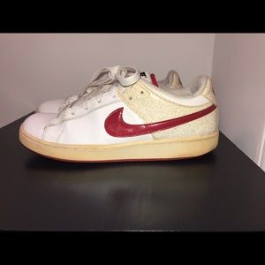 WMNS NIKE SANTA CRUISE